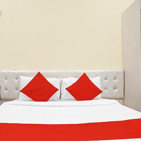 Hotel O 24K Inn Mundhva エクステリア 写真