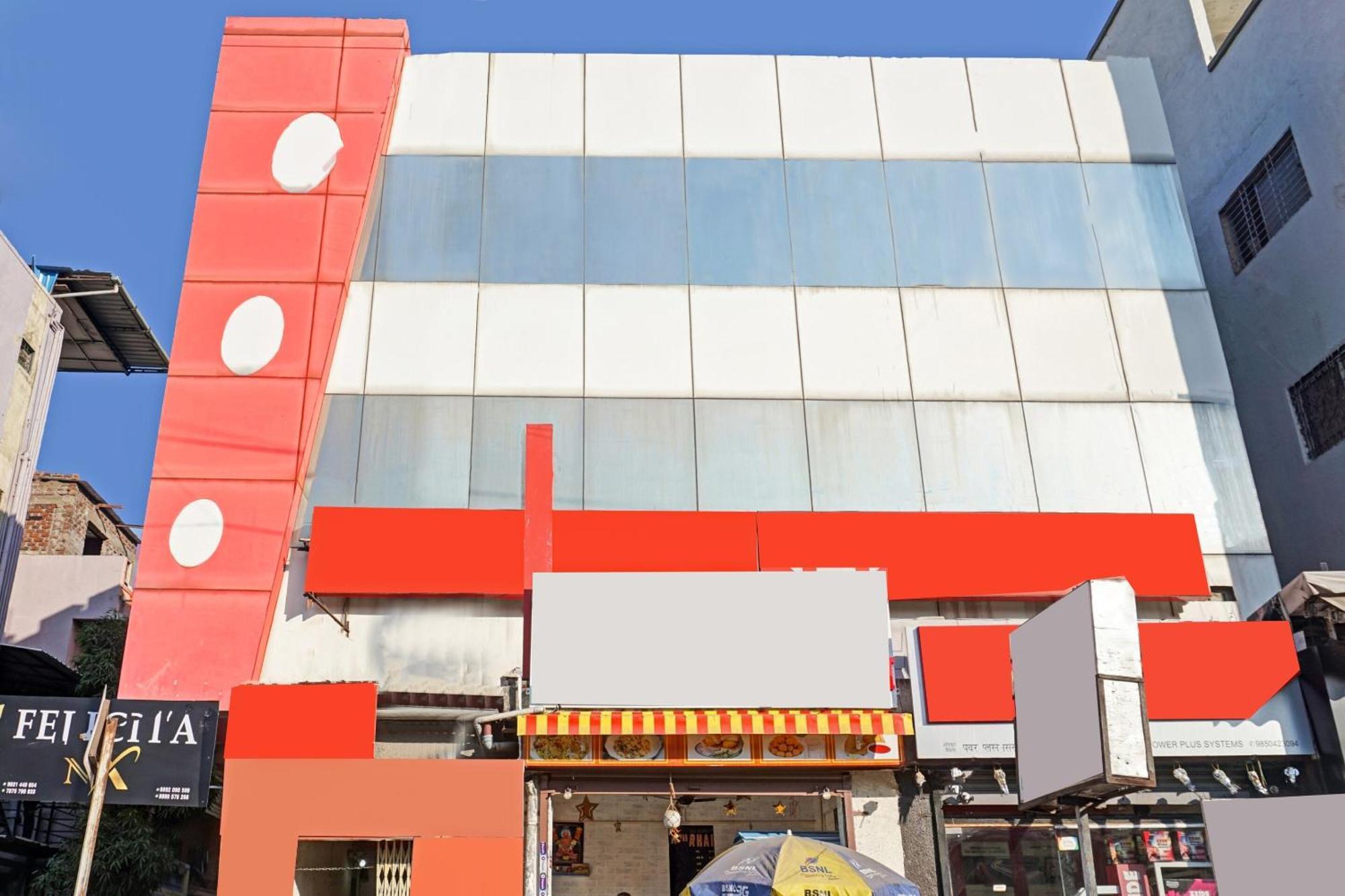 Hotel O 24K Inn Mundhva エクステリア 写真